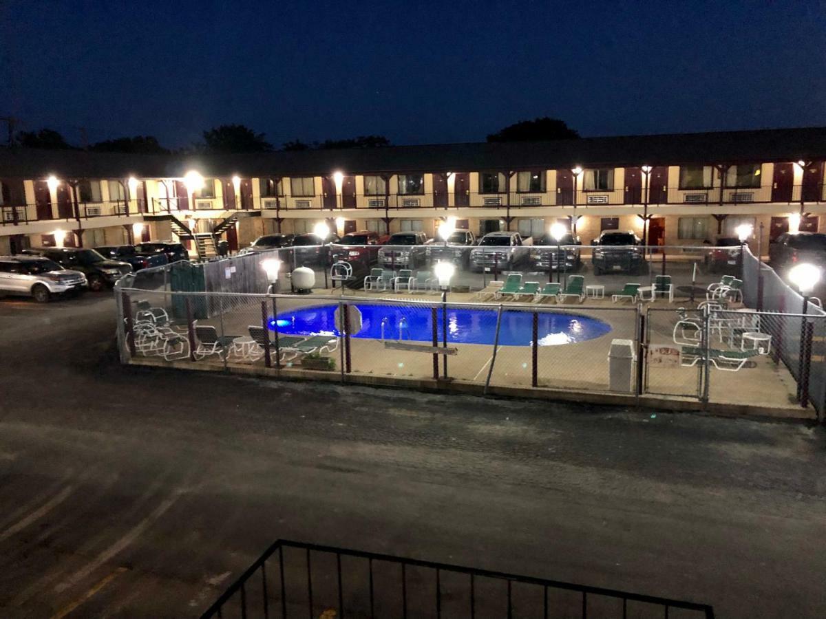 The Inn At Mexia Экстерьер фото